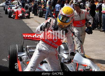 La Gran Bretagna Lewis Hamilton reagisce in seguito alle qualifiche a Interlagos, San Paolo, Brasile Foto Stock