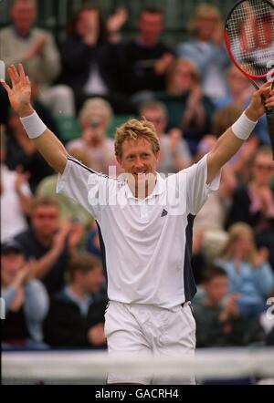 Jonas Bjorkman, svedese, celebra la sconfitta di Wayne Arthurs in finale Foto Stock