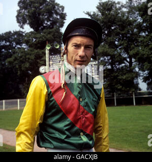 Corse ippiche - Lester Piggot. Jockey Lester Piggot. Foto Stock