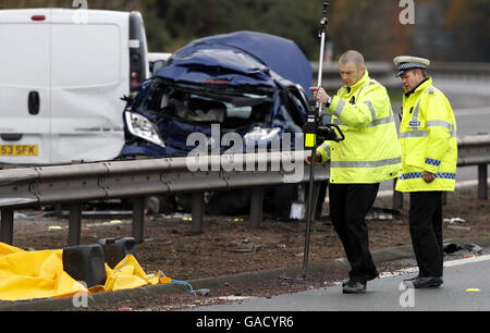 Incidente fatale chiude Scozia autostrada M8 Foto Stock