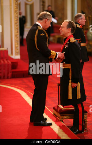 Il tenente generale Sir David Richards è nominato cavaliere dal Principe di Galles a Buckingham Palace. Questa immagine deve essere accreditata a PA Photos. Foto Stock