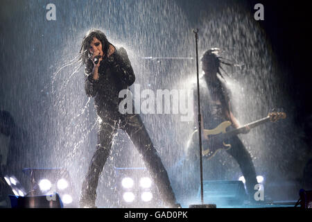 Il Tokio Hotel si esibisce dal vivo sul palco, durante il MTV European Music Awards 2007, all'Olympic Halle di Monaco, in Germania. Data immagine: Giovedì 01 novembre, 2007. Il credito fotografico dovrebbe essere: Filo Yui Mok/PA Foto Stock