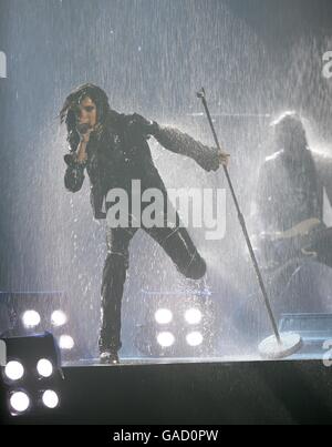 Il Tokio Hotel si esibisce dal vivo sul palco, durante il MTV European Music Awards 2007, all'Olympic Halle di Monaco, in Germania. Data immagine: Giovedì 01 novembre, 2007. Il credito fotografico dovrebbe essere: Filo Yui Mok/PA Foto Stock