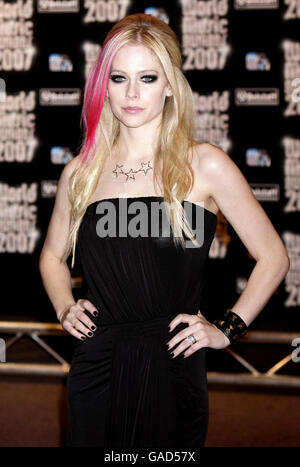 AP OUT Avril Lavigne arriva per il World Music Awards 2007 allo Sporting Club Casino di Monte Carlo, Francia. Foto Stock