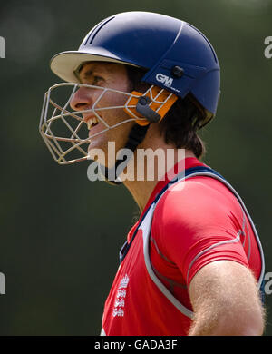 Cricket - Inghilterra reti sessione - Nondescripts Cricket Club Foto Stock