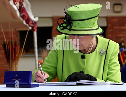 Royalty - la regina Elisabetta II visita in Uganda Foto Stock