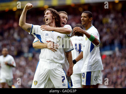 David Prutton di Leeds United celebra il primo obiettivo del gioco. Foto Stock