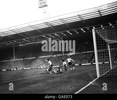 Calcio - FA centenario Match - Inghilterra e resto del mondo Foto Stock