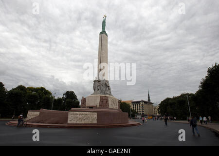 Il Monumento della libertà, nel centro di riga, Lettonia. Foto Stock