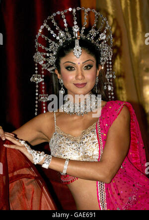 Shilpa Shetty assiste alla fotocellula per il nuovo musical Miss Bollywood presso il Courthouse Hotel nel centro di Londra. Foto Stock