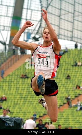 Atletica - Campionato Europeo di Atletica - Monaco di Baviera 2002 - Uomini Salto in lungo le qualifiche Foto Stock