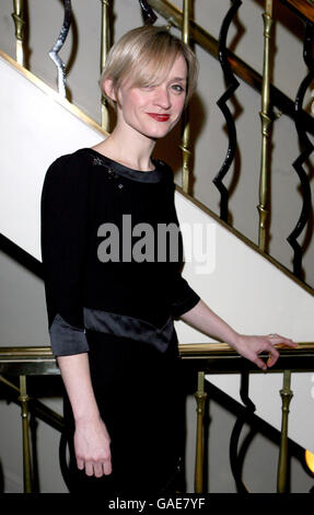 Anne-Marie Duff arriva per la serata Standard Theatre Awards al Savoy Theatre di Londra. Foto Stock