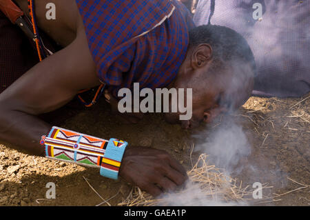 Uomo Masai messa a fuoco, Amboseli National Park, Kenya, Africa Foto Stock