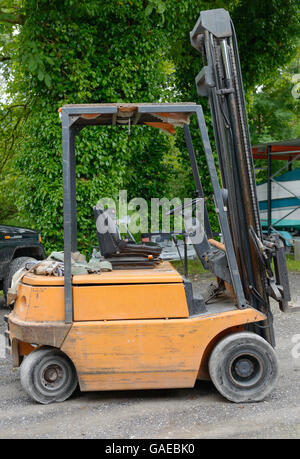 Un caricatore del carrello impilatore di pallet equipaggiamento del carrello Foto Stock