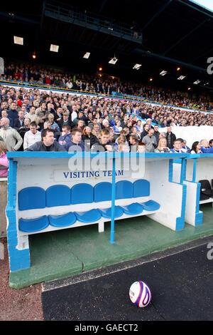 Calcio - Coca-Cola Football League One - Carlisle United v Leeds United - Brunton Park. L'Away scavato fuori a Brunton Park Foto Stock