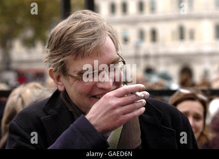 L'artista tedesco Thomas Schutte partecipa alla presentazione della sua scultura, Model for a Hotel 2007, al quarto basamento di Trafalgar Square. Foto Stock