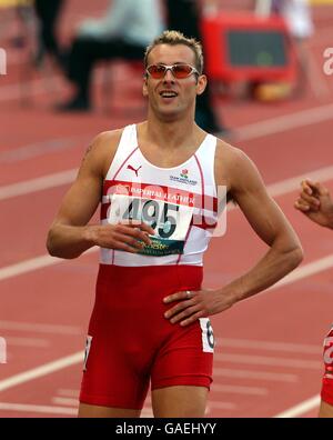 Commonwealth Games - Manchester 2002. Chris Rawlinson, inglese, dopo aver vinto la finale di 400 metri di ostacoli Foto Stock