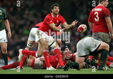 Mike Phillips del Galles in azione durante la partita della Prince William Cup al Millennium Stadium di Cardiff. Foto Stock