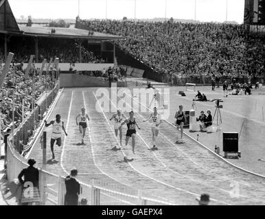 Thomas Robinson di Bahamas (4) vince Edward Jeffreys in Sud Africa (50) e John Scott-Oldfield (14) in Inghilterra Foto Stock