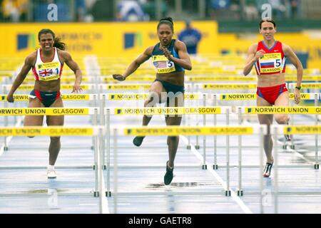 (L-R) Diane Allahgreen della Gran Bretagna, i Gail Devers degli Stati Uniti e Mariya Koroteyeva della Russia in azione Foto Stock