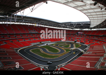 Lo stadio di Wembley è trasformato in una pista da corsa per il Gara di campioni Foto Stock