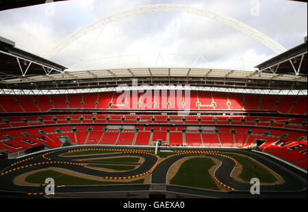 Motor Racing - gara dei campioni - Media Day - Stadio di Wembley. Lo stadio di Wembley è trasformato in una pista da corsa per la gara dei campioni Foto Stock