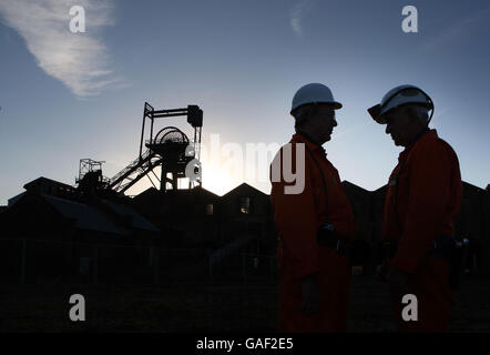 Due guide al Lady Victoria Colliery di Newtongrange, Midlothian, che ha vinto un voto pubblico per trovare il posto più prezioso della Scozia, come rappresentato da un'immagine d'archivio della collezione nazionale di RCAHMS. Foto Stock