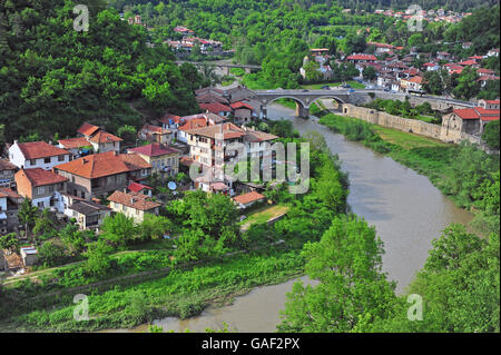 Vista l'antico ponte di Veliko Tarnovo città western Bulgaria Foto Stock