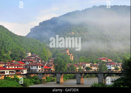 Vista panoramica di Veliko Tarnovo città storica in Western Bulgaria Foto Stock