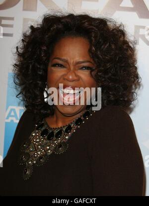 Oprah Winfrey arriva alla prima dei grandi debitori all'Arclight Cinerama Dome di Hollywood, Los Angeles. Foto Stock