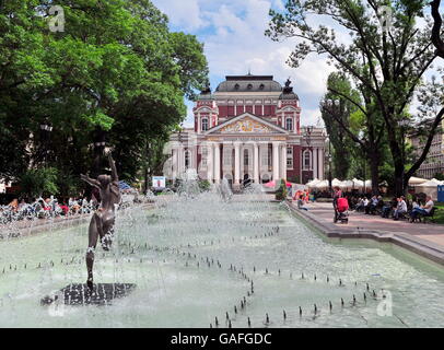 SOFIA, BULGARIA - 5 maggio: Vista del Teatro Nazionale Ivan Vazov a Sofia il 5 maggio 2016. Solo uso editoriale Foto Stock