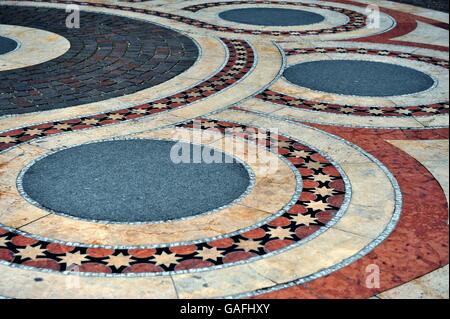 Rotonde formelle in strada di Budapest Foto Stock