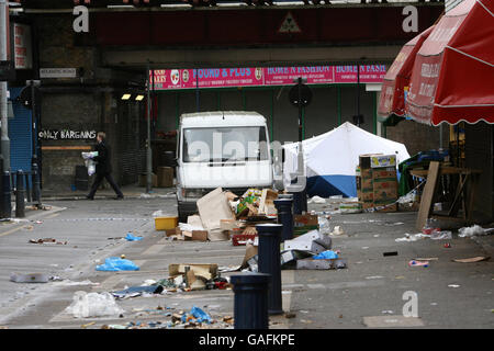 Omicidio hunt after market accoltellato in Brixton Foto Stock