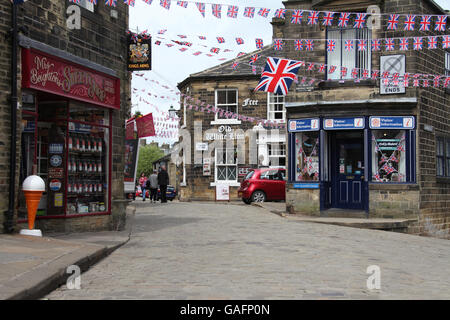 Il villaggio di Haworth nel West Yorkshire famosa per essere la casa delle sorelle Bronte Foto Stock