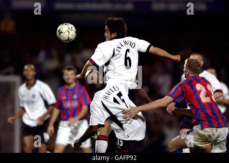 Calcio - Coppa UEFA - primo turno - seconda tappa - Fulham / Hajduk Split. Il Junichi Inamoto di Fulham in azione Foto Stock