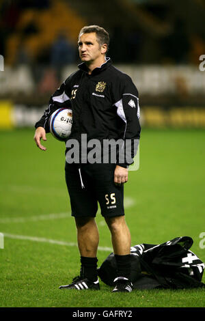 Calcio - Coca-Cola Football League Championship - Wolverhampton Wanderers / Burnley - Stadio Molineaux. Sandy Stewart, assistente manager di Burnley durante il riscaldamento della partita Foto Stock