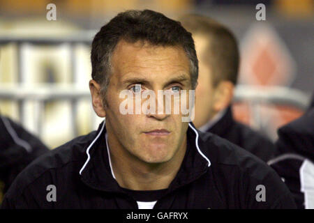 Calcio - Coca-Cola Football League Championship - Wolverhampton Wanderers / Burnley - Stadio Molineaux. Sandy Stewart, assistente manager di Burnley, prima di iniziare Foto Stock