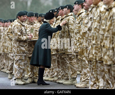 Camilla presenta medaglie per 'I Lions di Bassora' Foto Stock