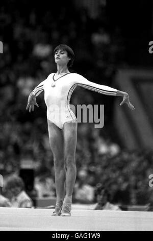 Ginnastica - Giochi Olimpici di Mosca. Nadia Comaneci in Romania ha eseguito la sua routine di pavimento Foto Stock