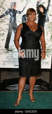 La regina Latifah partecipa alla prima del nuovo film Mad Money al Mann Village Theatre di Westwood Village, Los Angeles. Foto Stock