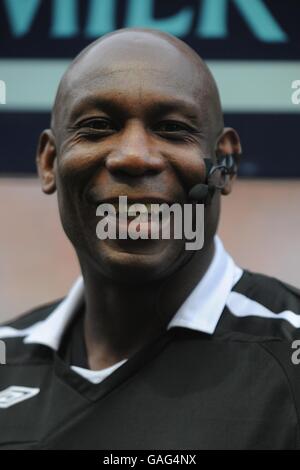 Calcio - Barclays Premier League - Aston Villa v Reading - Villa Park. Uriah Rennie, Referente Foto Stock