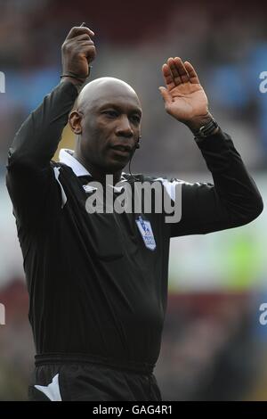 Calcio - Barclays Premier League - Aston Villa v Reading - Villa Park. Uriah Rennie, Referente Foto Stock