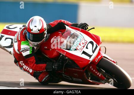 Motociclismo - Superbike britanniche - Donington Park. Dean Ellison, Ducati - D & B Racing Foto Stock