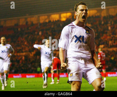 Calcio - Barclays Premier League - Middlesbrough / West Ham United - Riverside Stadium. Il West Ham's Scott Parker celebra il suo obiettivo durante la partita della Barclays Premier League al Riverside Stadium di Middlesbrough. Foto Stock