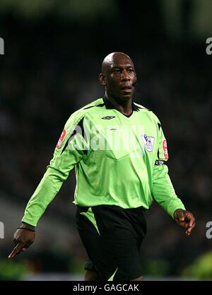 Calcio - Barclays Premier League - Manchester City v Liverpool - City of Manchester Stadium. Uriah Rennie, Referente Foto Stock