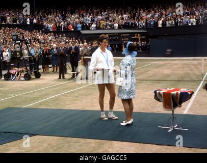 Tennis - campionati di Wimbledon - Ladies' Singles - finale - Margaret Corte v Billie Jean King Foto Stock