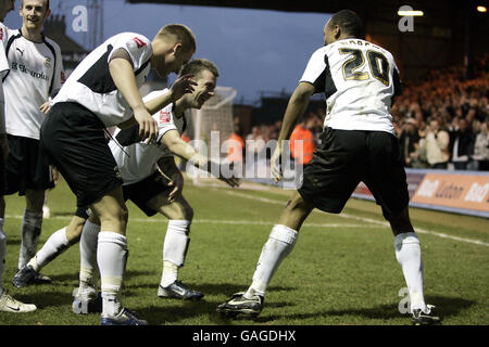 Calcio - Coca-Cola Football League 1 - Luton Town / Yeovil Town - Kenilworth Road. Calvin Andrew di Luton Town celebra il suo obiettivo durante la partita della Coca-Cola Football League One a Kenilworth Road, Luton. Foto Stock