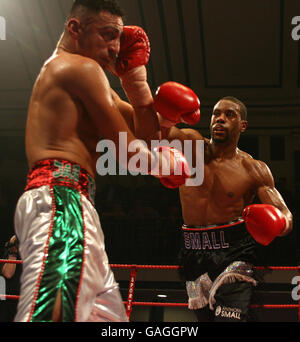 Boxing - vacante in Area Meridionale Light-Middleweight titolo - Anthony piccola v Takaloo - York Hall Foto Stock