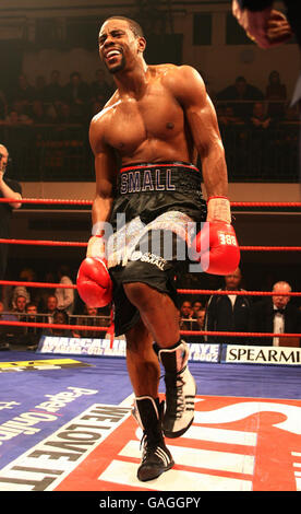 Boxing - vacante in Area Meridionale Light-Middleweight titolo - Anthony piccola v Takaloo - York Hall Foto Stock