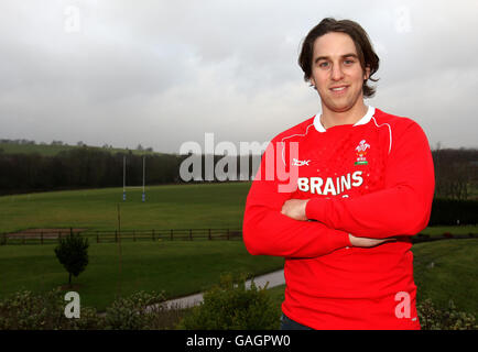 Rugby Union - Wales RBS 6 Nations Squad Announcement - vale of Glamorgan Hotel. Il nuovo capitano Ryan Jones si pone per i media durante l'annuncio della squadra delle 6 Nazioni RBS al vale of Glamorgan Hotel, Cardiff. Foto Stock